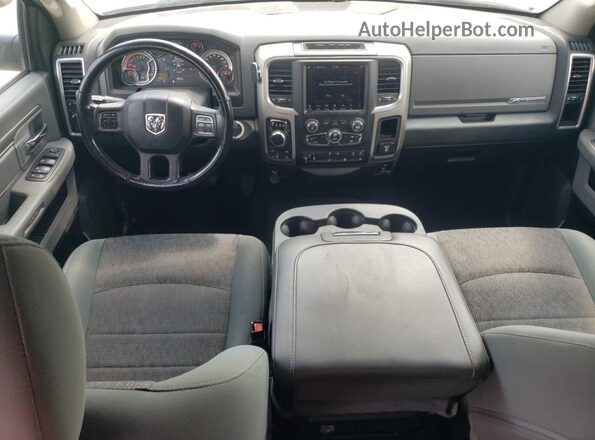 1C6RR7TT1JS151907 2018 RAM 1500 Gray Вид панелі приладів