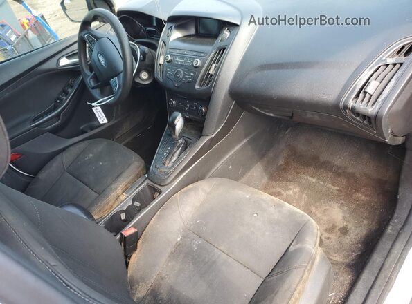 1FADP3F21JL214699 2018 FORD FOCUS White Vista del salpicadero