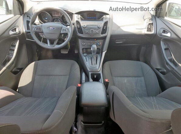 1FADP3F28JL288637 2018 FORD FOCUS White Widok deski rozdzielczej