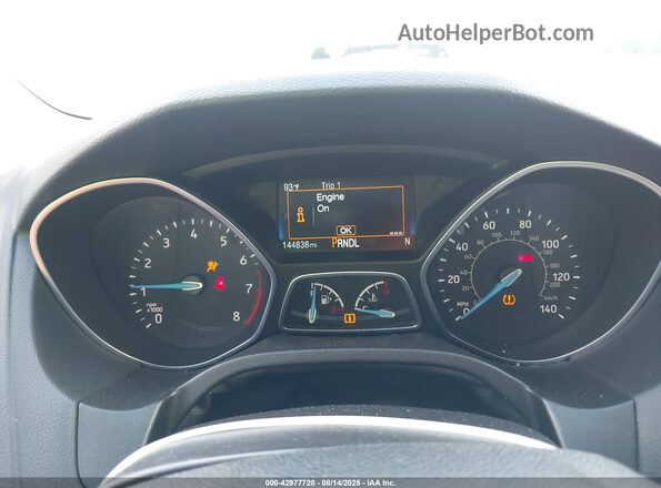 1FADP3F29JL319037 2018 FORD FOCUS Red Rear seats view