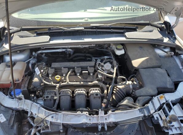 1FADP3H24JL223605 2018 FORD FOCUS Silver Rear interior view