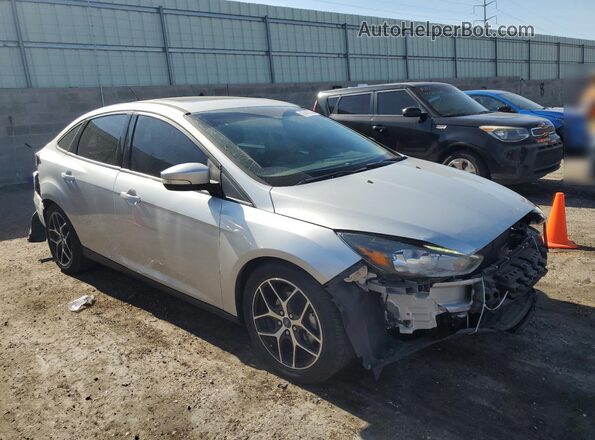 1FADP3H24JL223605 2018 FORD FOCUS Silver Front right