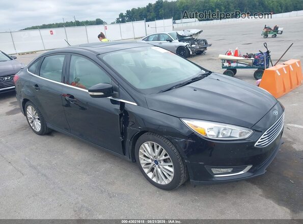 1FADP3J25JL273391 2018 FORD FOCUS Черный Передняя правая четверть