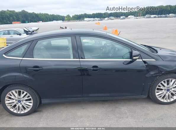 1FADP3J25JL273391 2018 FORD FOCUS Черный Вид задней части салона