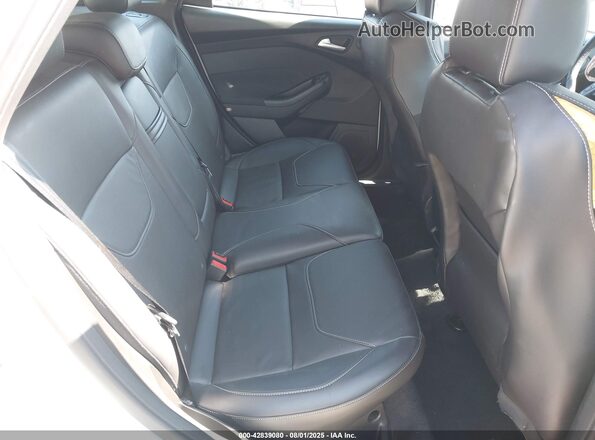1FADP3L9XGL297558 2016 FORD FOCUS ST White VIN կոդի պիտակի տեսք