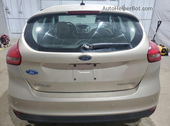 1FADP3N26JL279470 2018 FORD FOCUS Gold Widok z tyłu