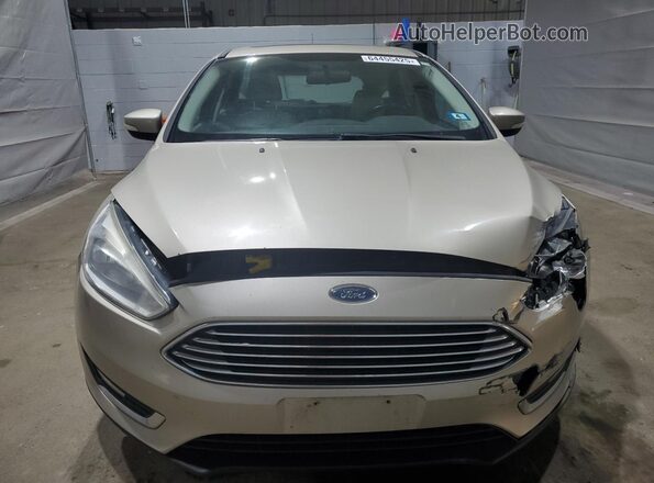 1FADP3N26JL279470 2018 FORD FOCUS Gold Widok z przodu