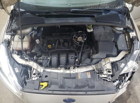 1FADP3N26JL279470 2018 FORD FOCUS Gold Widok wnętrza z tyłu
