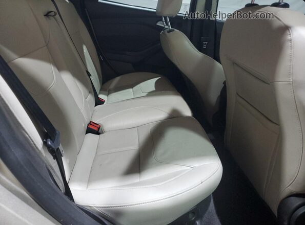 1FADP3N26JL279470 2018 FORD FOCUS Gold Widok tylnych siedzeń