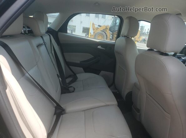 1FADP3R47JL296743 2018 FORD FOCUS Black Widok tylnych siedzeń