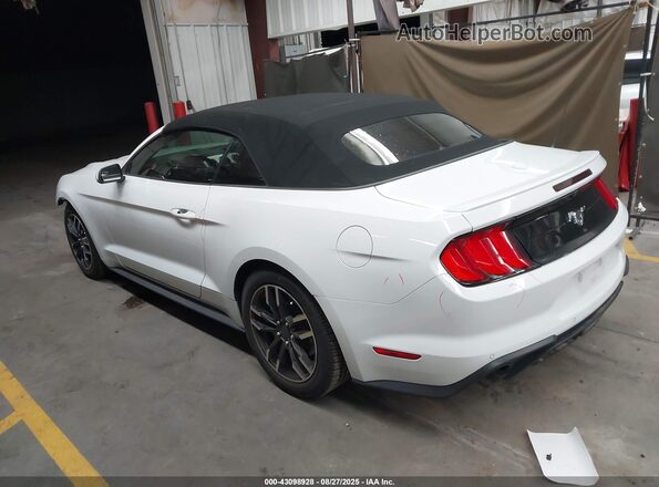 1FATP8UH1J5145274 2018 FORD MUSTANG White Панорамний вид салону 360°