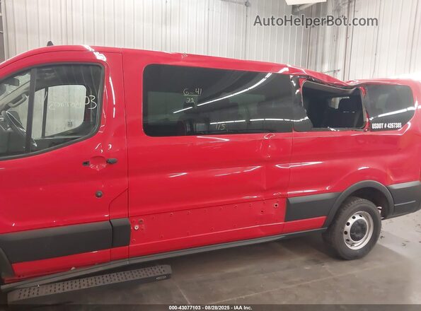1FBAX2Y85NKA45280 2022 FORD PASSENGER Red Widok z przodu