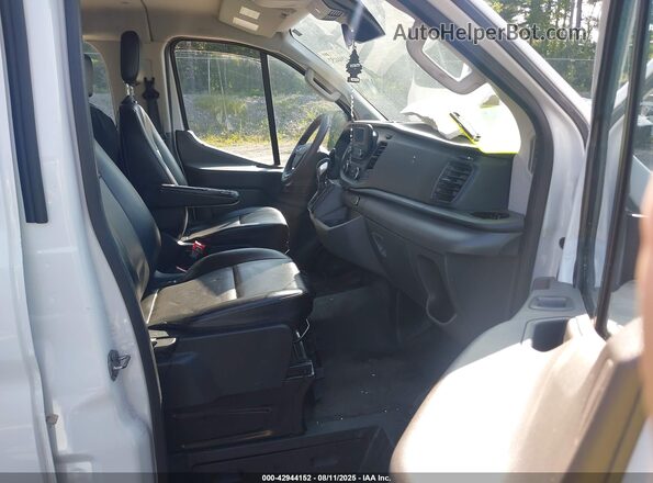 1FBAX2Y89LKB51521 2020 FORD PASSENGER Белый Вид салона спереди