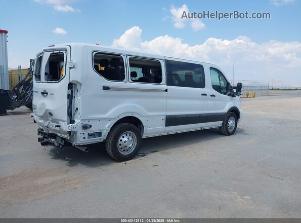 1FBAX9Y8XRKA47489 2024 FORD PASSENGER Белый Задняя правая четверть