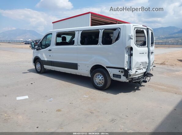 1FBAX9Y8XRKA47489 2024 FORD PASSENGER Белый Задняя левая четверть