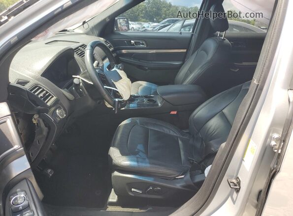 1FM5K7D80JGA86889 2018 FORD FORD EXPLORER Серебряный Вид салона спереди