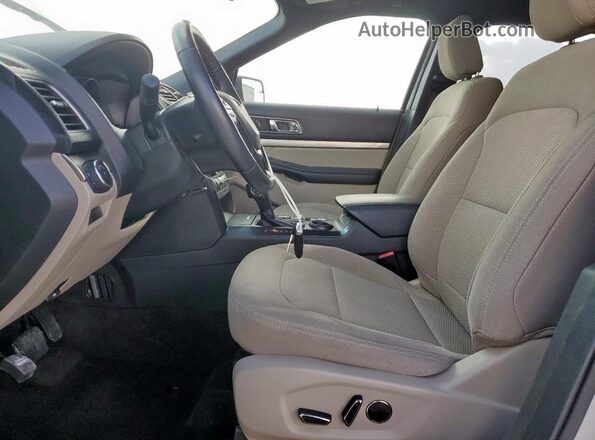 1FM5K7D81JGA76601 2018 FORD FORD EXPLORER Silver Вид салону спереду
