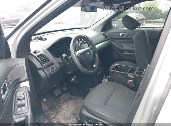 1FM5K8AR8KGA12012 2019 FORD EXPLORER Серебряный Вид салона спереди