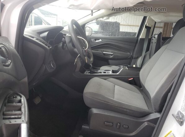 1FMCU0GD0JUC36826 2018 FORD ESCAPE Белый Вид салона спереди