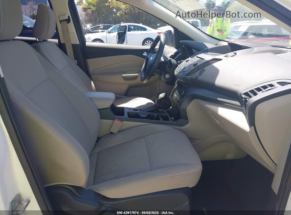 1FMCU0GD3JUA25314 2018 FORD ESCAPE White Front interior view