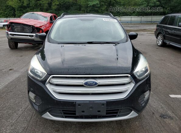1FMCU9GD1JUA28992 2018 FORD ESCAPE Черный Вид спереди