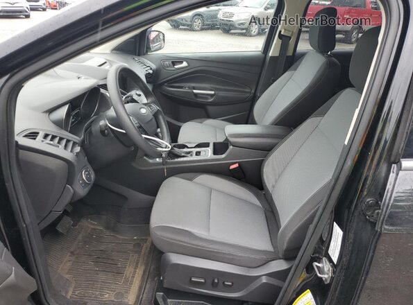 1FMCU9GD1JUA28992 2018 FORD ESCAPE Черный Вид салона спереди