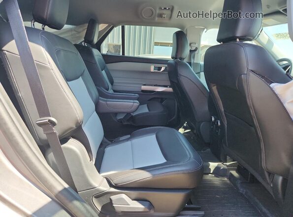 1FMSK7DH9RGA66882 2024 FORD FORD EXPLORER Gray Vista interior trasera