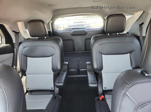 1FMSK7DH9RGA66882 2024 FORD FORD EXPLORER Gray Vista de los asientos traseros