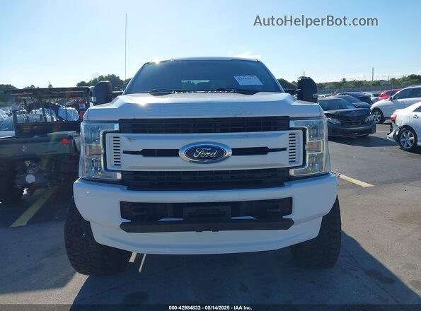 1FT7W2B64JEB26408 2018 FORD F250 Белый Вид задней части салона