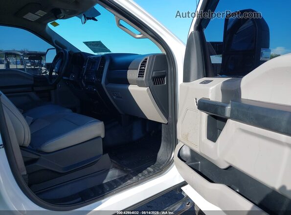 1FT7W2B64JEB26408 2018 FORD F250 Белый Вид салона спереди