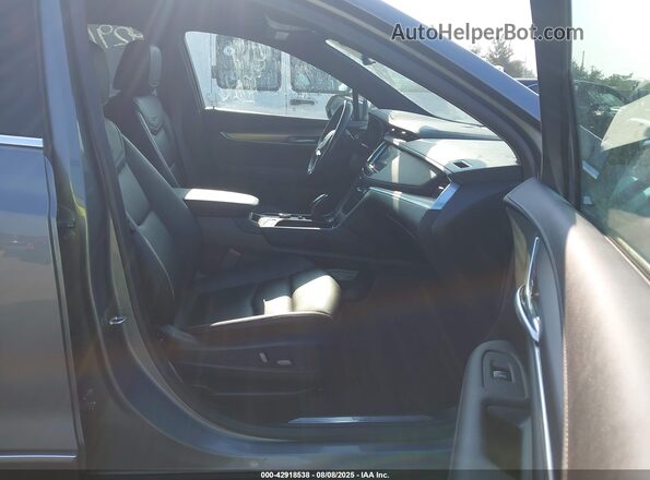 1GYKNAR48MZ196531 2021 CADILLAC XT5 Gray Front interior view