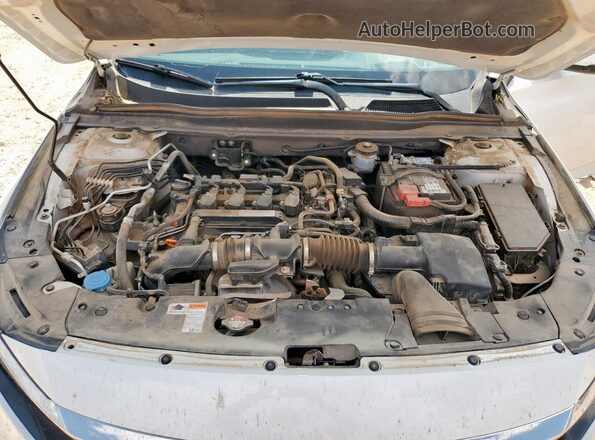1HGCV1F96JA215700 2018 HONDA ACCORD Белый Вид задней части салона