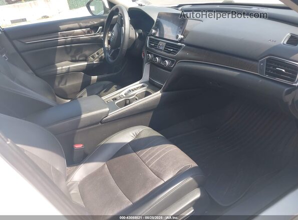 1HGCV3F91JA005999 2018 HONDA ACCORD HYBRID Белый Вид салона спереди