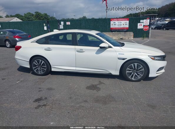 1HGCV3F91JA005999 2018 HONDA ACCORD HYBRID Белый Вид задней части салона