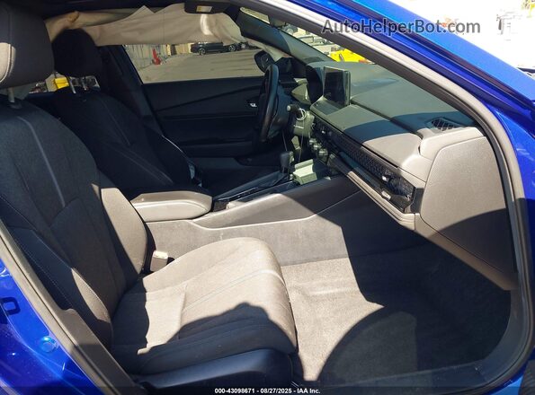 1HGCY2F58RA061884 2024 HONDA ACCORD HYBRID Синий Вид салона спереди
