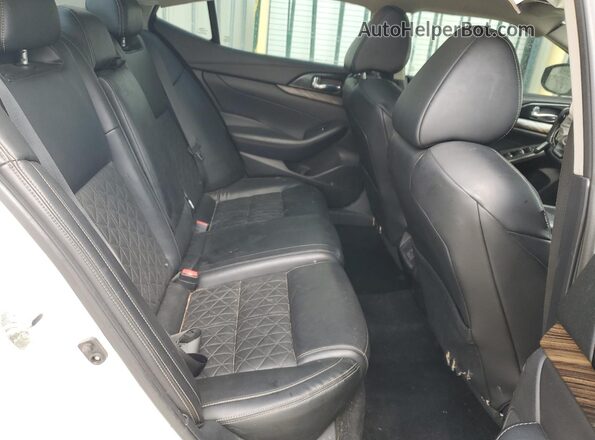 1N4AA6AP7JC365281 2018 NISSAN MAXIMA White Vista de los asientos traseros