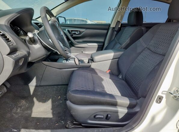 1N4AL3AP0JC231334 2018 NISSAN ALTIMA White Front interior view