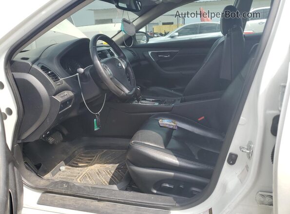 1N4AL3AP7JC245358 2018 NISSAN ALTIMA White Front interior view
