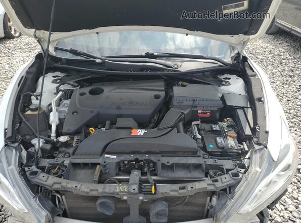 1N4AL3AP7JC245358 2018 NISSAN ALTIMA White Rear interior view
