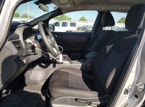 1N4AZ1BV1SC564935 2025 NISSAN LEAF Серебряный Вид салона спереди