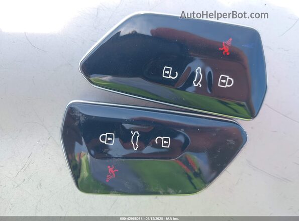 1V2FMPE88PC015195 2023 VOLKSWAGEN ID.4 Серебряный Вид панели приборов