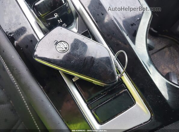 1V2JR2CA3RC533450 2024 VOLKSWAGEN ATLAS Серебряный Вид панели приборов