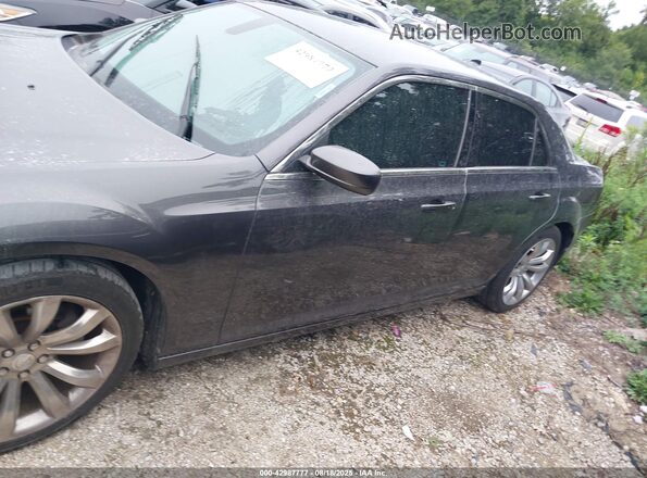 2C3CCAAG0JH342040 2018 CHRYSLER 300 Gray Вид задньої частини салону