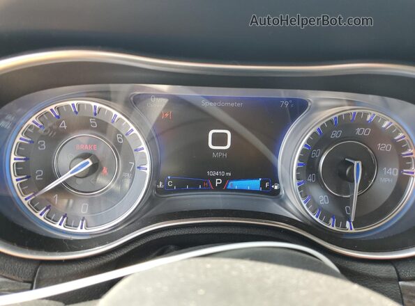 2C3CCAAG8JH250061 2018 CHRYSLER 300 White Instrument cluster view