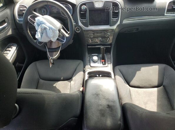 2C3CCAAGXJH265144 2018 CHRYSLER 300 White Dashboard view
