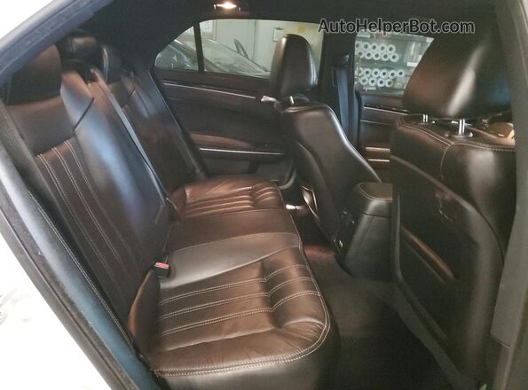 2C3CCAGG3JH160629 2018 CHRYSLER 300 White Вид задніх сидінь