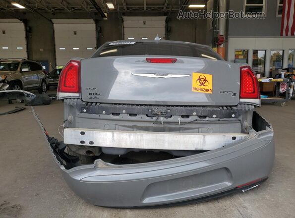 2C3CCAGG8JH149643 2018 CHRYSLER 300 Gray Rear view