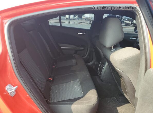 2C3CDXAT1JH284095 2018 DODGE CHARGER Red Vista de los asientos traseros