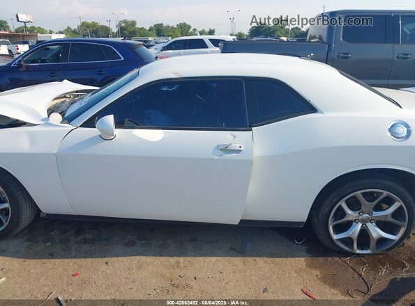 2C3CDZAG0GH326263 2016 DODGE CHALLENGER White Widok wnętrza z tyłu