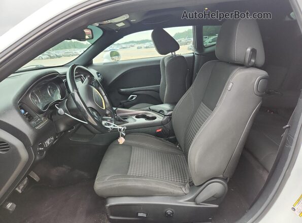 2C3CDZAG3JH270181 2018 DODGE CHALLENGER Белый Вид салона спереди